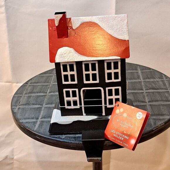 ST. NICHOLAS SQUARE' LED HOUSE STOCKING HOLDER FOR CHRISTMAS - NWT - Picture 6 of 6